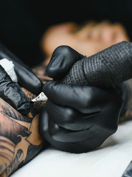Masterat Expert în Tatuaje – Kit de Tatuator Profesionist Inclus  – Diplomă Certificată de Către Notar European –