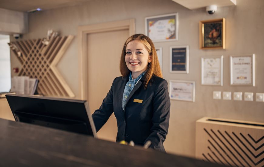 curs-in-sef-de-receptie-de-hotel