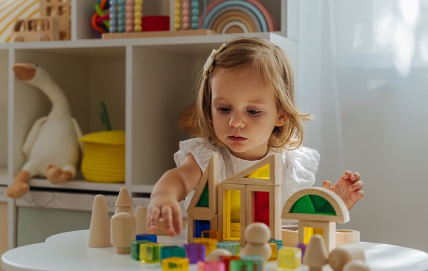 masterat-in-pedagogia-montessori-in-coaching-si-inteligenta-emotionala-la-copii-si-adolescenti